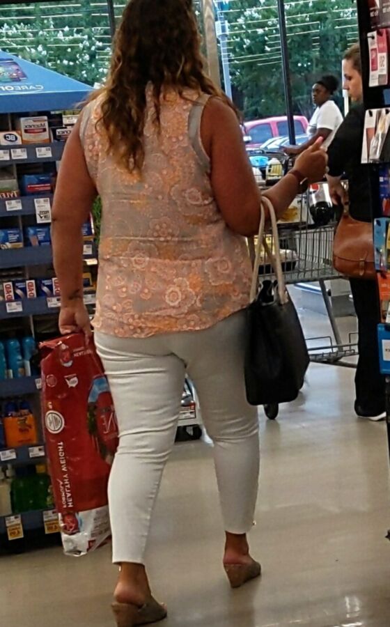 Thick milf at the store 11 of 34 pics
