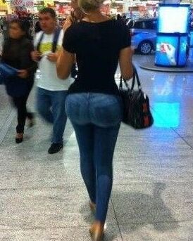 Yet More Big Asses In Tight Pants 11 of 139 pics