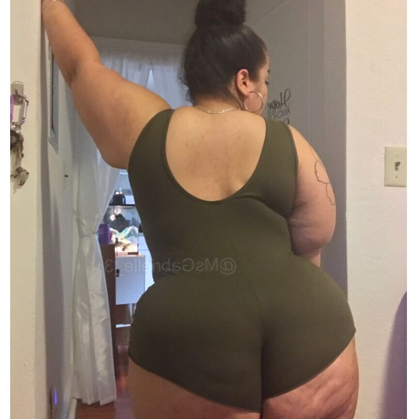 BBW Gabrielle 2 of 97 pics