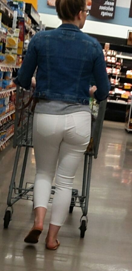 Sweet ass at the store 11 of 18 pics