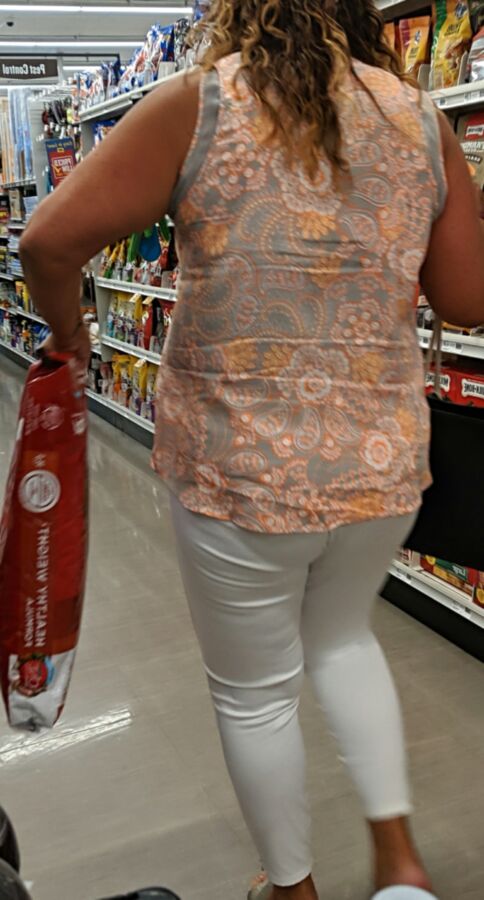Thick milf at the store 23 of 34 pics