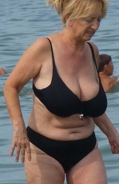 Mature sexy moms and grannies   10 of 59 pics