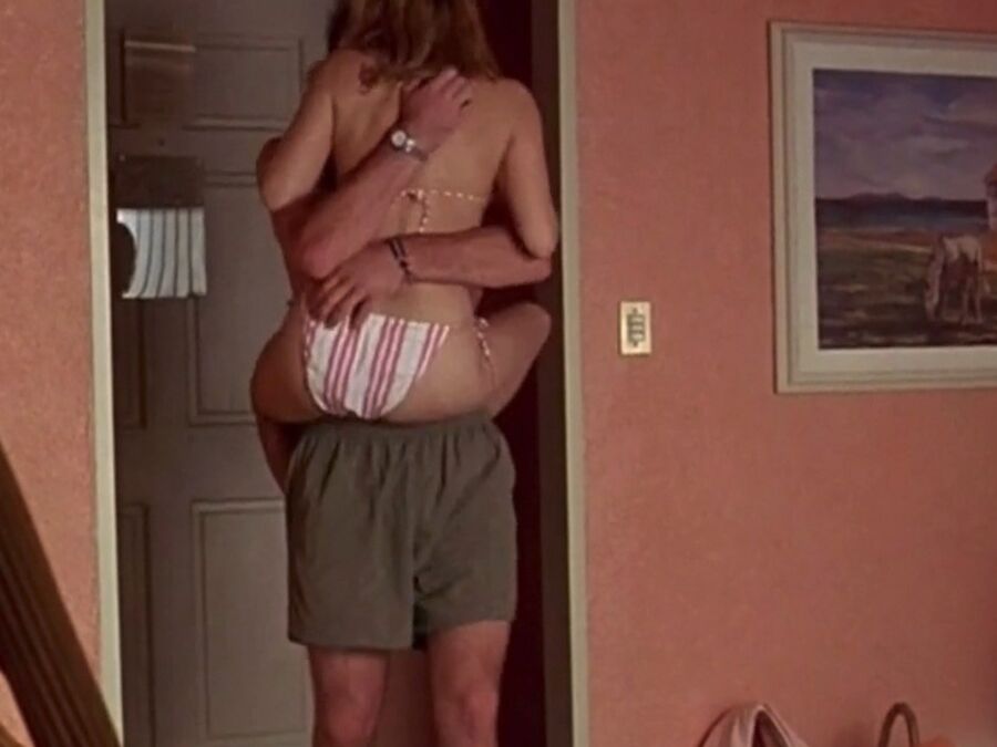 Reese Witherspoon Ass - screencaps 13 of 13 pics