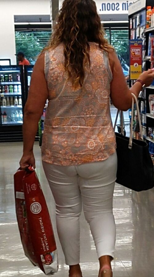 Thick milf at the store 18 of 34 pics