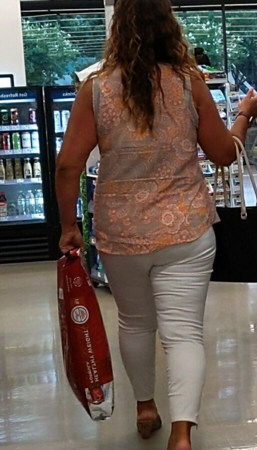 Thick milf at the store 14 of 34 pics