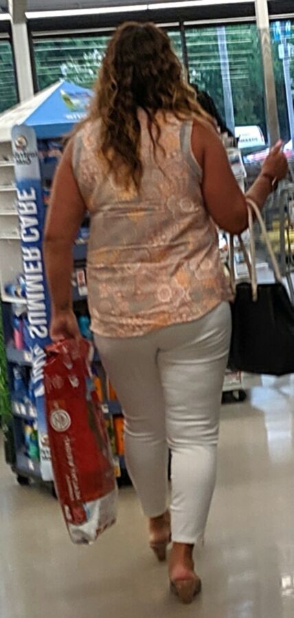 Thick milf at the store 12 of 34 pics