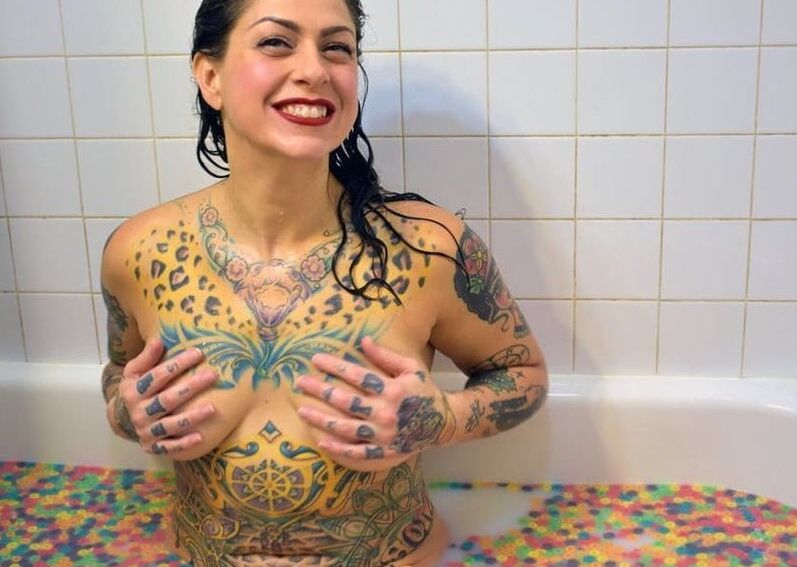 Danielle Colby Sexy Nude Bath Pics  12 of 57 pics