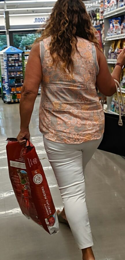 Thick milf at the store 21 of 34 pics