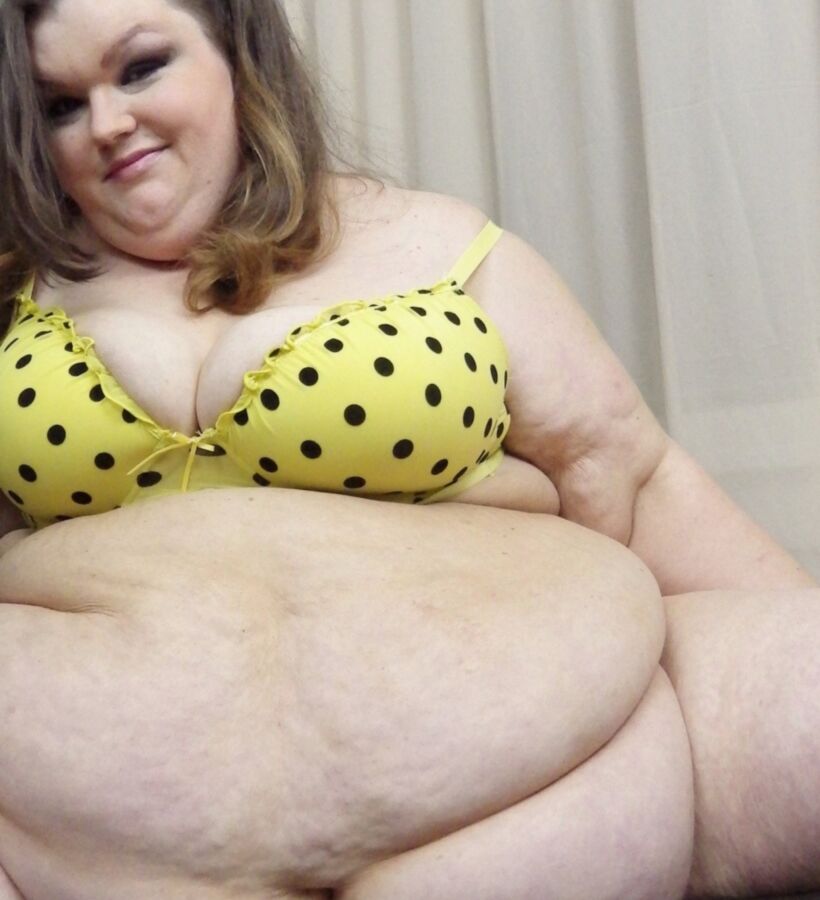 Big fat slut with a huge belly 13 of 18 pics