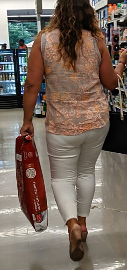 Thick milf at the store 19 of 34 pics