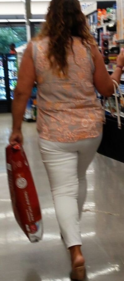 Thick milf at the store 16 of 34 pics