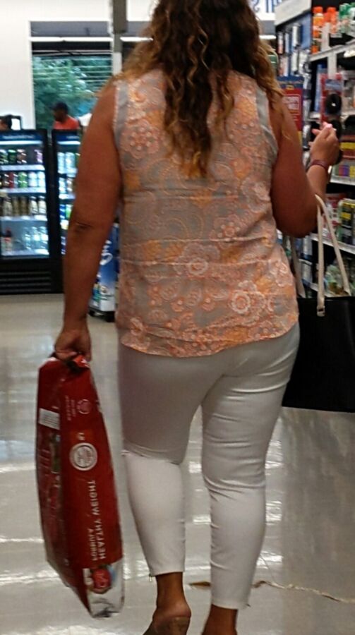 Thick milf at the store 17 of 34 pics