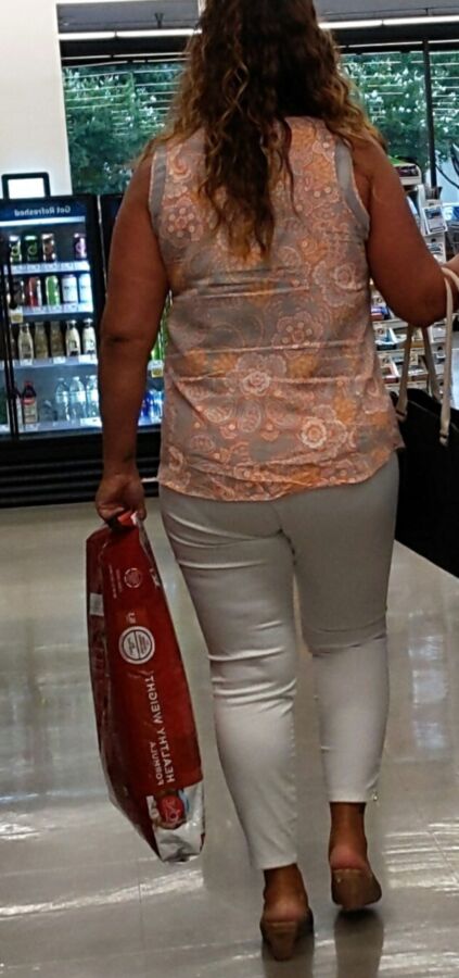 Thick milf at the store 15 of 34 pics