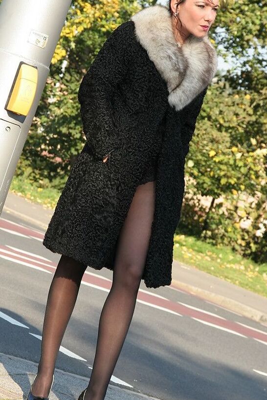 Nylon-X-Files Lady in heavy coat showing her black pantyhose 1 of 15 pics