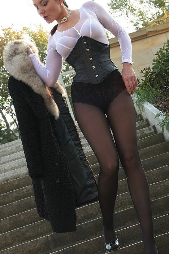 Nylon-X-Files Lady in heavy coat showing her black pantyhose 7 of 15 pics