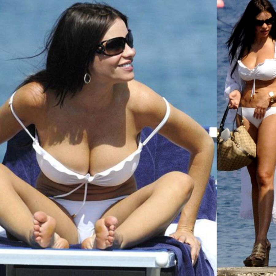 Celebs with Big Knockers 9 of 39 pics