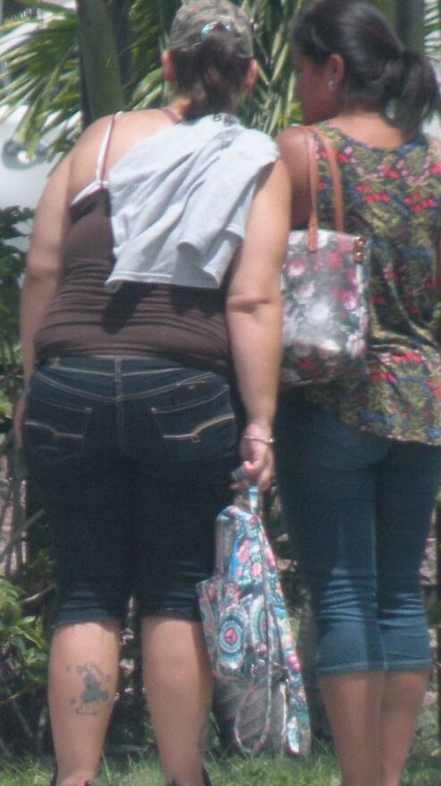 FL stuffed chubby hottie waiting for bus BELLY OVERHANG & HOT! 7 of 28 pics
