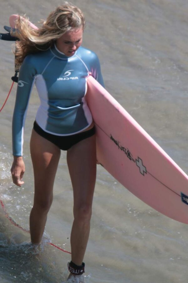 Surf Girl 22 of 43 pics