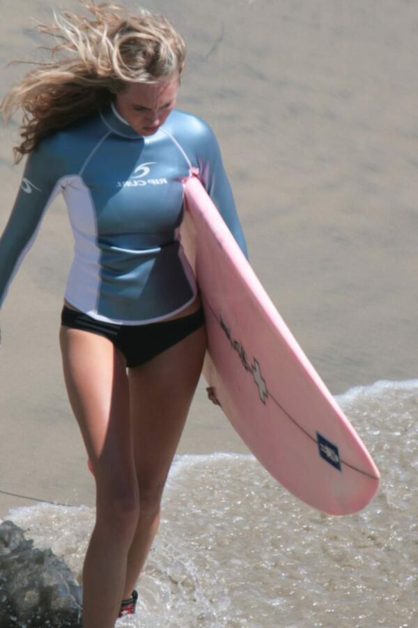 Surf Girl 20 of 43 pics