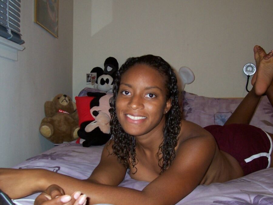 Amateur Ebony [Unknown "Coed Bedroom Posing & Teasing"] 3 of 58 pics