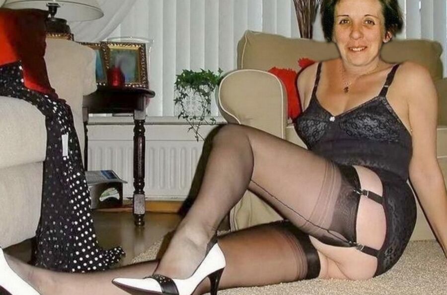 Mature Girdle Wife 7 of 8 pics