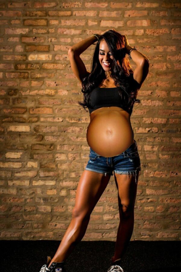 AJ Lee Pregnant Fakes 4 of 4 pics