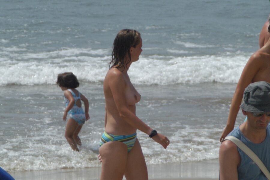 Sitges Beach Shower Girls 3 of 28 pics