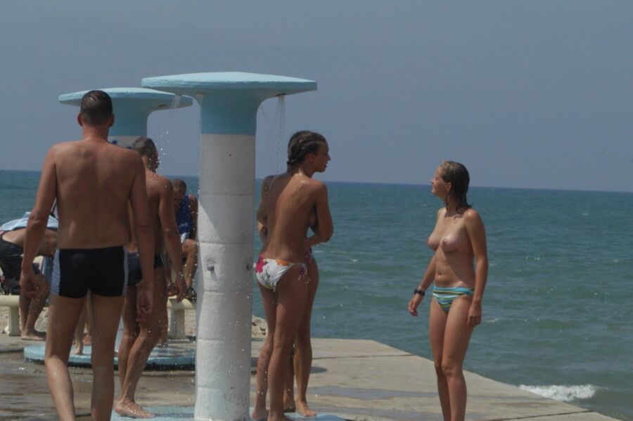 Sitges Beach Shower Girls 6 of 28 pics