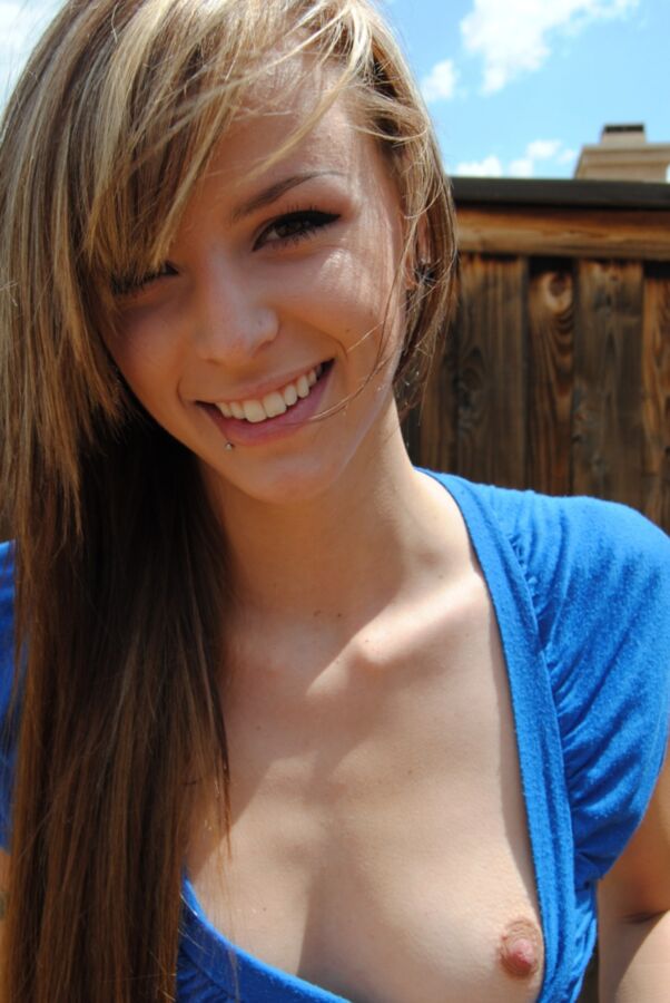 Kourtney Scarlett [Spunk Angel "Blue Dress in Back Yard"] 20 of 91 pics