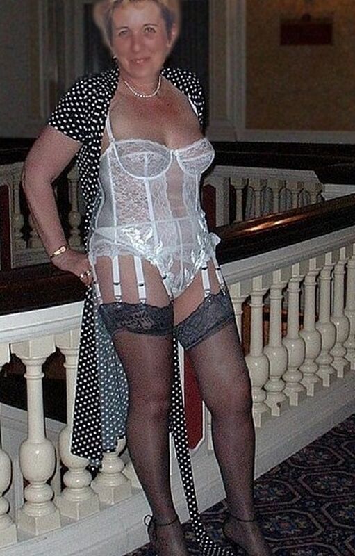 Mature Girdle Wife 2 of 8 pics