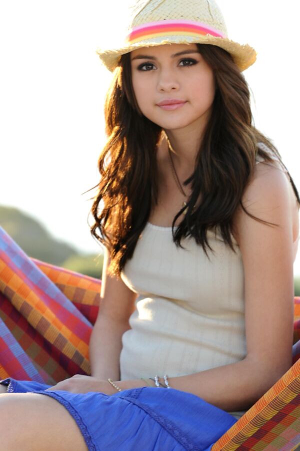 again & again sweet Selena Gomez 24 of 35 pics