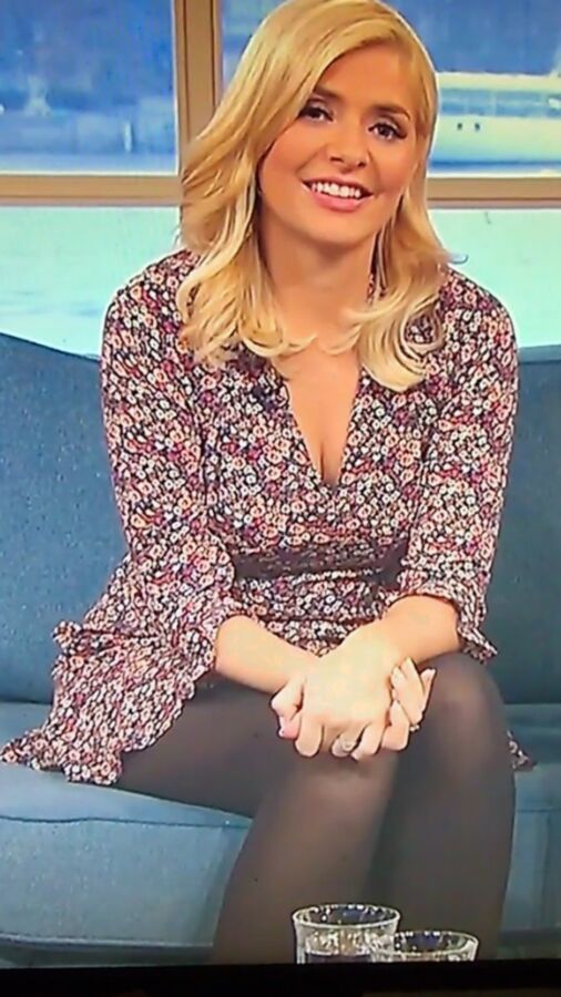 holly Willoughby wearing tights  16 of 21 pics