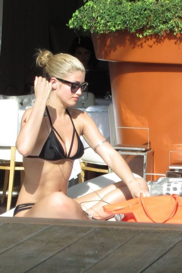Amy Willerton Bikini Candids - Sunbathing in Los Angeles 4 of 7 pics