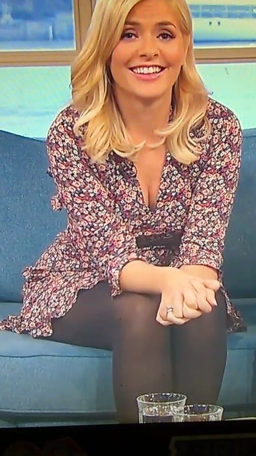 holly Willoughby wearing tights  9 of 21 pics