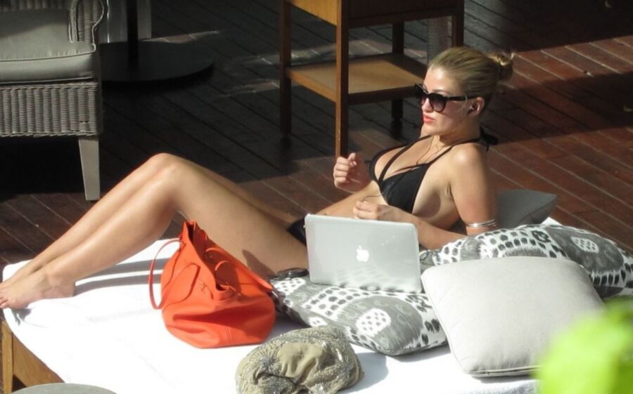 Amy Willerton Bikini Candids - Sunbathing in Los Angeles 6 of 7 pics