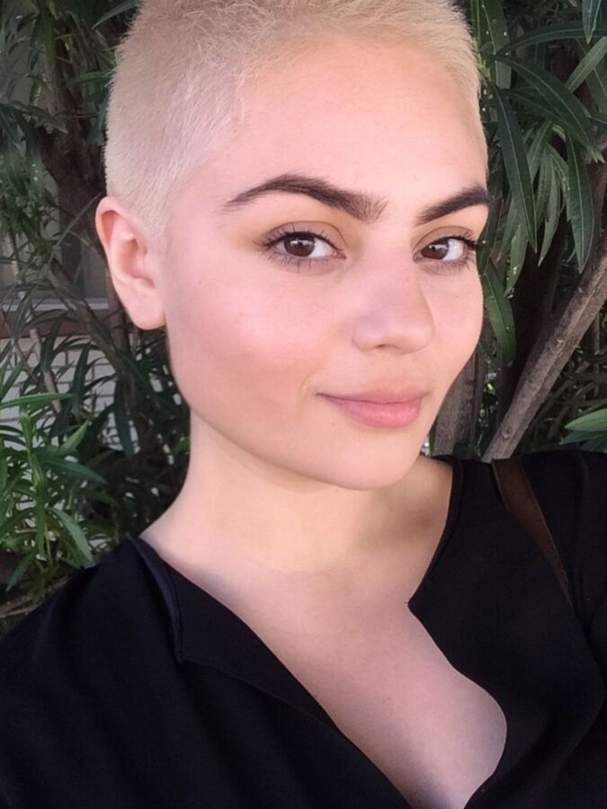 Girls with deliciously buzz cut hairdo 1 of 22 pics