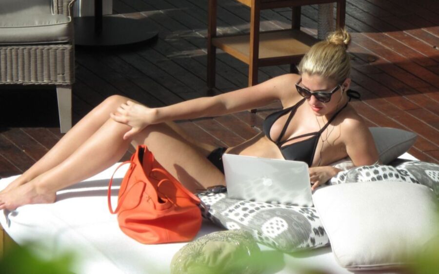 Amy Willerton Bikini Candids - Sunbathing in Los Angeles 7 of 7 pics