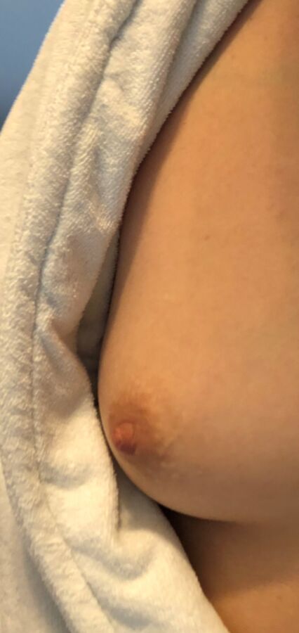 Susis  oops nipples-show! 10 of 24 pics