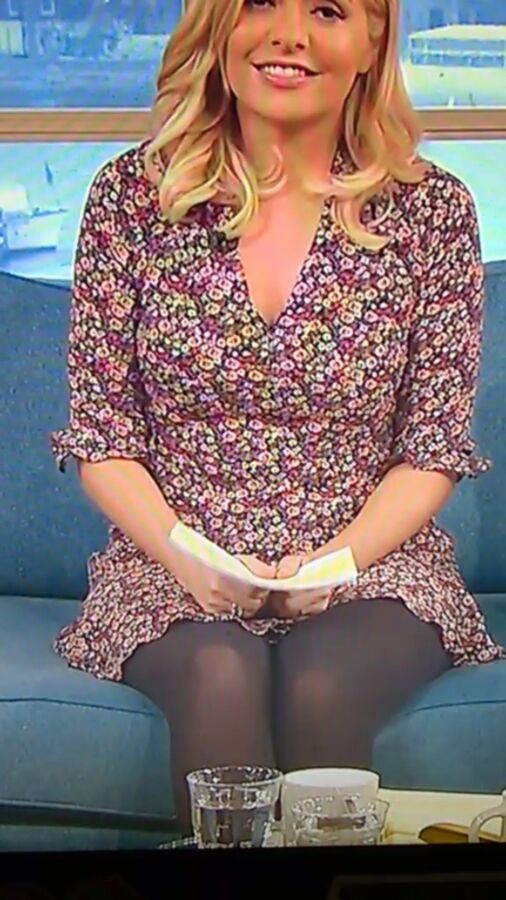 holly Willoughby wearing tights  8 of 21 pics