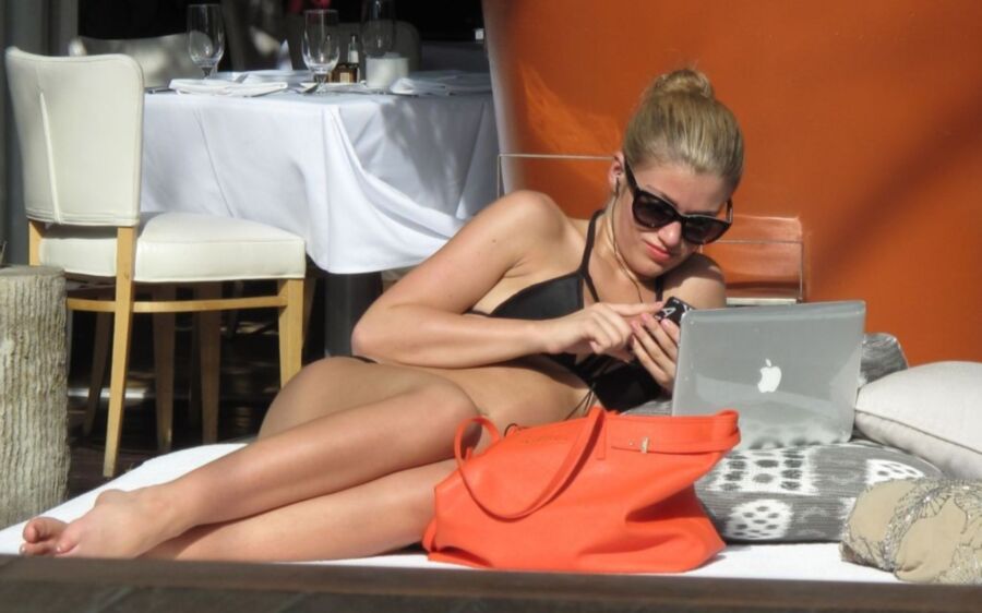 Amy Willerton Bikini Candids - Sunbathing in Los Angeles 3 of 7 pics
