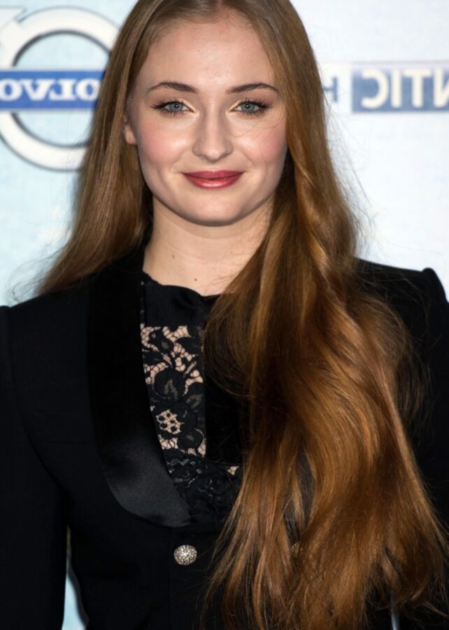 Sexy young Sophie Turner 19 of 178 pics