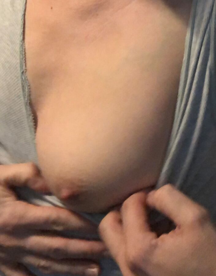 Susis  oops nipples-show! 22 of 24 pics