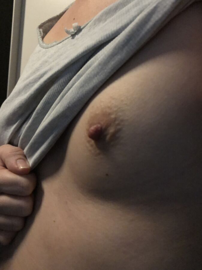 Susis  oops nipples-show! 19 of 24 pics