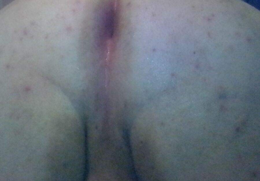 playing with my wet ass 3 of 4 pics