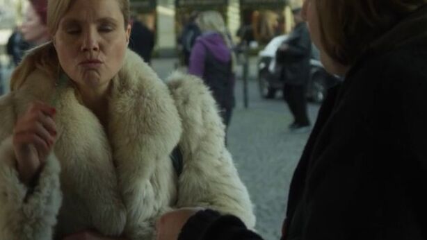 Screencaps Annette Frier in Fur Coat 3 of 38 pics