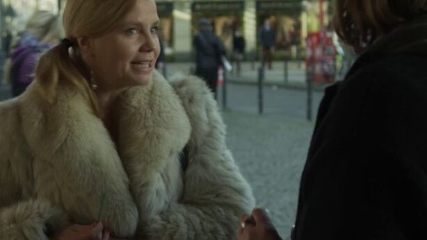 Screencaps Annette Frier in Fur Coat 7 of 38 pics