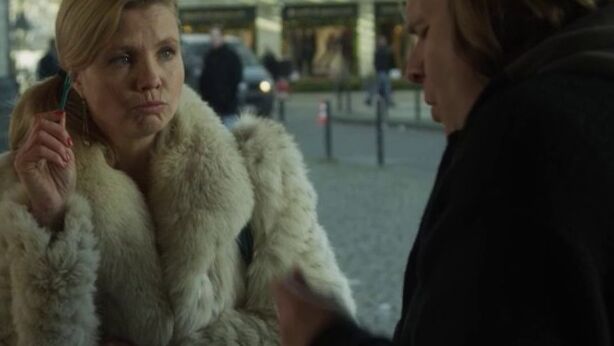 Screencaps Annette Frier in Fur Coat 1 of 38 pics