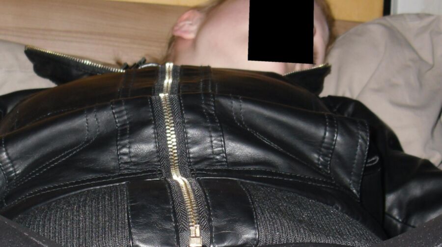 Full Leather whore 12 of 12 pics