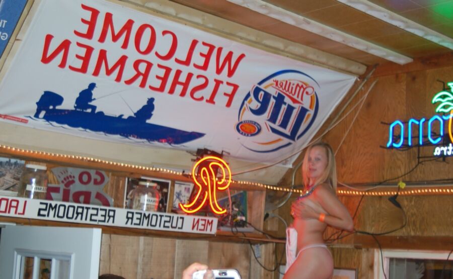 hot n naked bar dancing action 2 of 20 pics