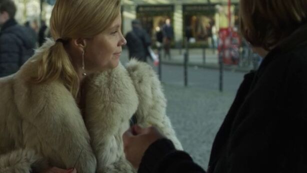 Screencaps Annette Frier in Fur Coat 5 of 38 pics